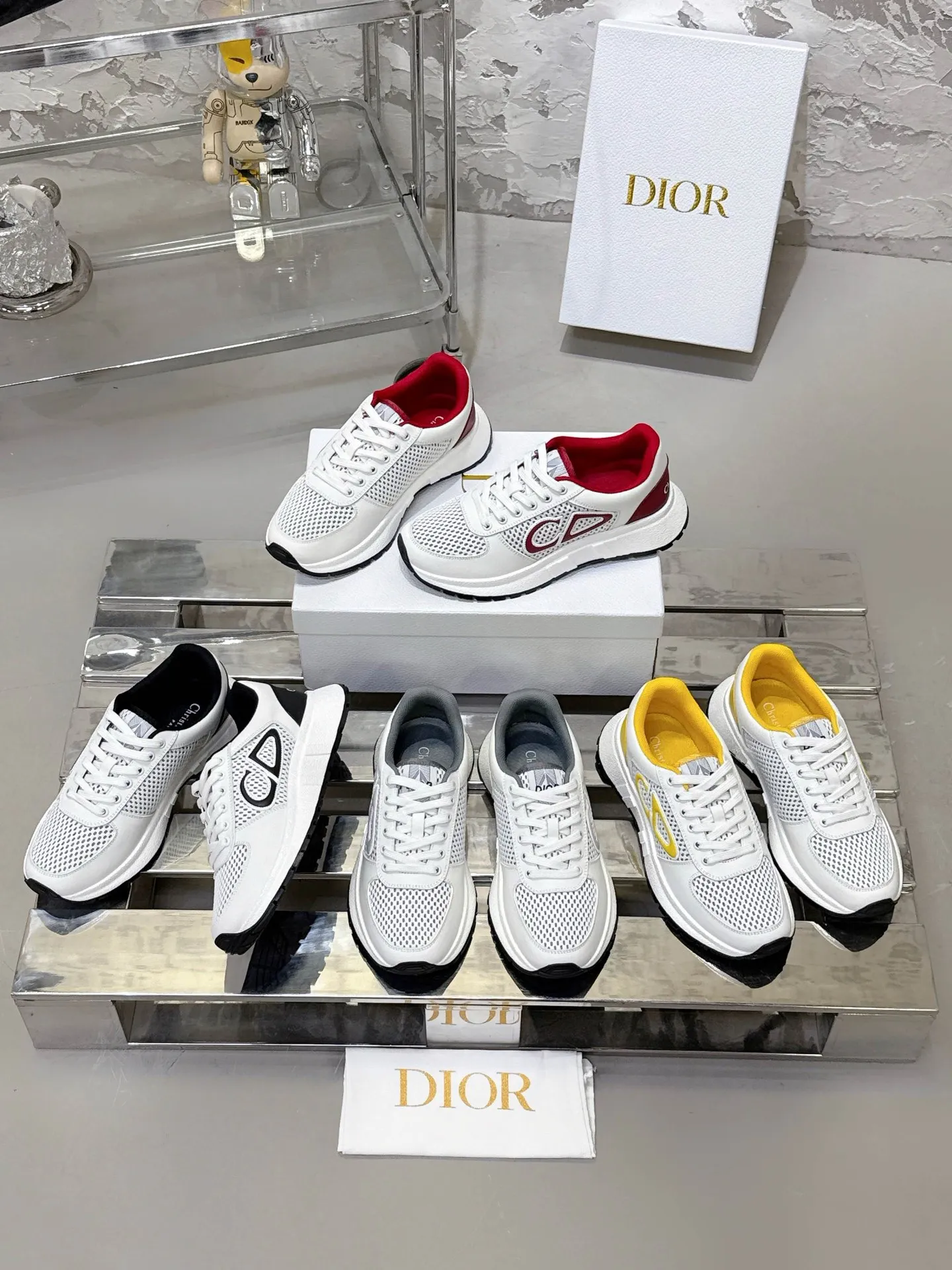 [Dior Dior] P: 640💰Couple model Size: Female: 35-40 (customized at 41), male 39-44. (customized at 45) 2025 Dior Dior autumn and winter new couple model, thick-soled casual sports shoes, originally purchased and developed to reinterpret the sports style with an elegant and fashionable shape. The upper is crafted from white mesh fabric and features the Christian Dior Paris signature on the laces and heel. The exquisite two-color sole is light and soft, which can add a high-end temperament to all kinds of casual looks. The delivery counter is exquisitely packaged🛍📦 ▪️Material: Original custom imported first-layer cowhide ▪️Inner lining: Imported soft sheepskin lining ▪️Sole: Original open-molded anti-slip rubber material ▪️Sole thickness: 4CM